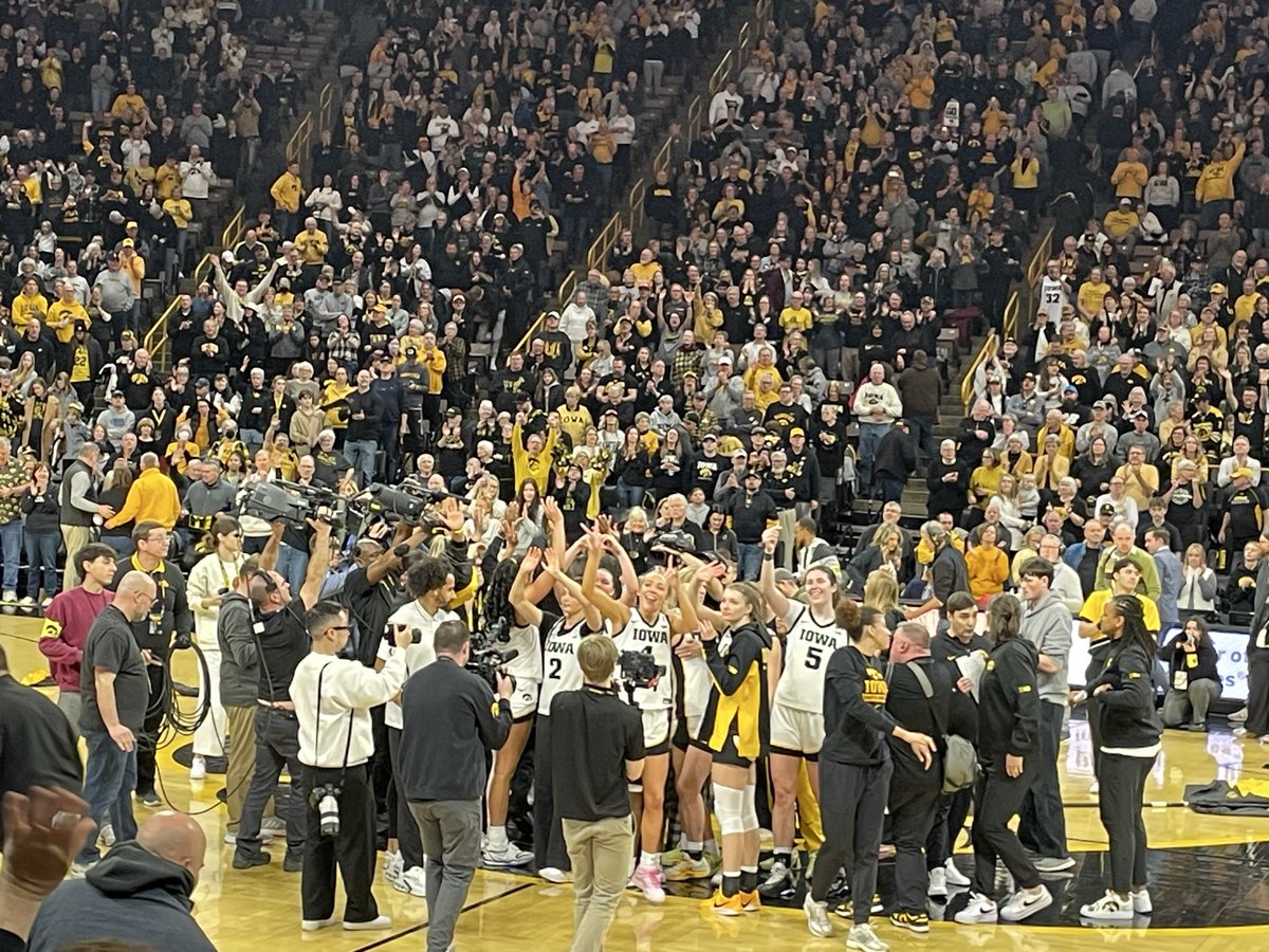 Mgriffinwenzel's tweet photo. @scottdolphin How about the Iowa women yesterday? Walked all over Michigan on senior day. 💛🖤🏀💛🖤 https://t.co/MTJJVGLu6d