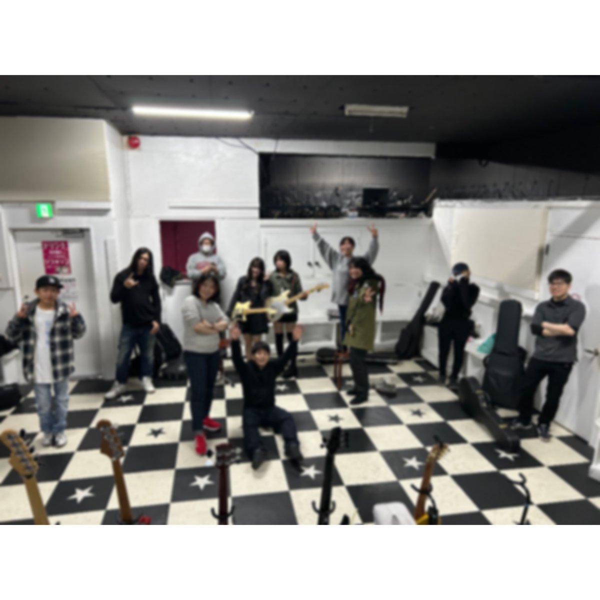 あと7️⃣日🌹

バンド練習会
『#プリプロ』

☑️3月2日(月)
⏰20:00-23:00
🏛️1Fホール＆2階スタジオ

🏢一般 1,500円
🏫学生 500円

▶︎バンド練習曲
🎸マリーゴールド
🎤Don't say "lazy"
🥁曇天

バンド練習曲は自由参加！
個人練や見学でも大丈夫🙆‍♂️
演奏したり、雑談したり、一緒に遊びましょう🪻