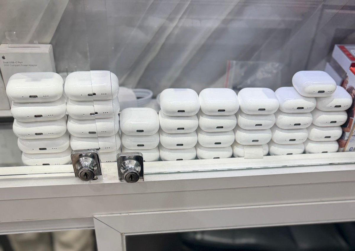 Mbcompagny's tweet photo. AirPods
- Airpods Pro 3 
-Airpods 4 ANC
-Airpods 4
Authentique !!! https://t.co/gSp7OiWHkd