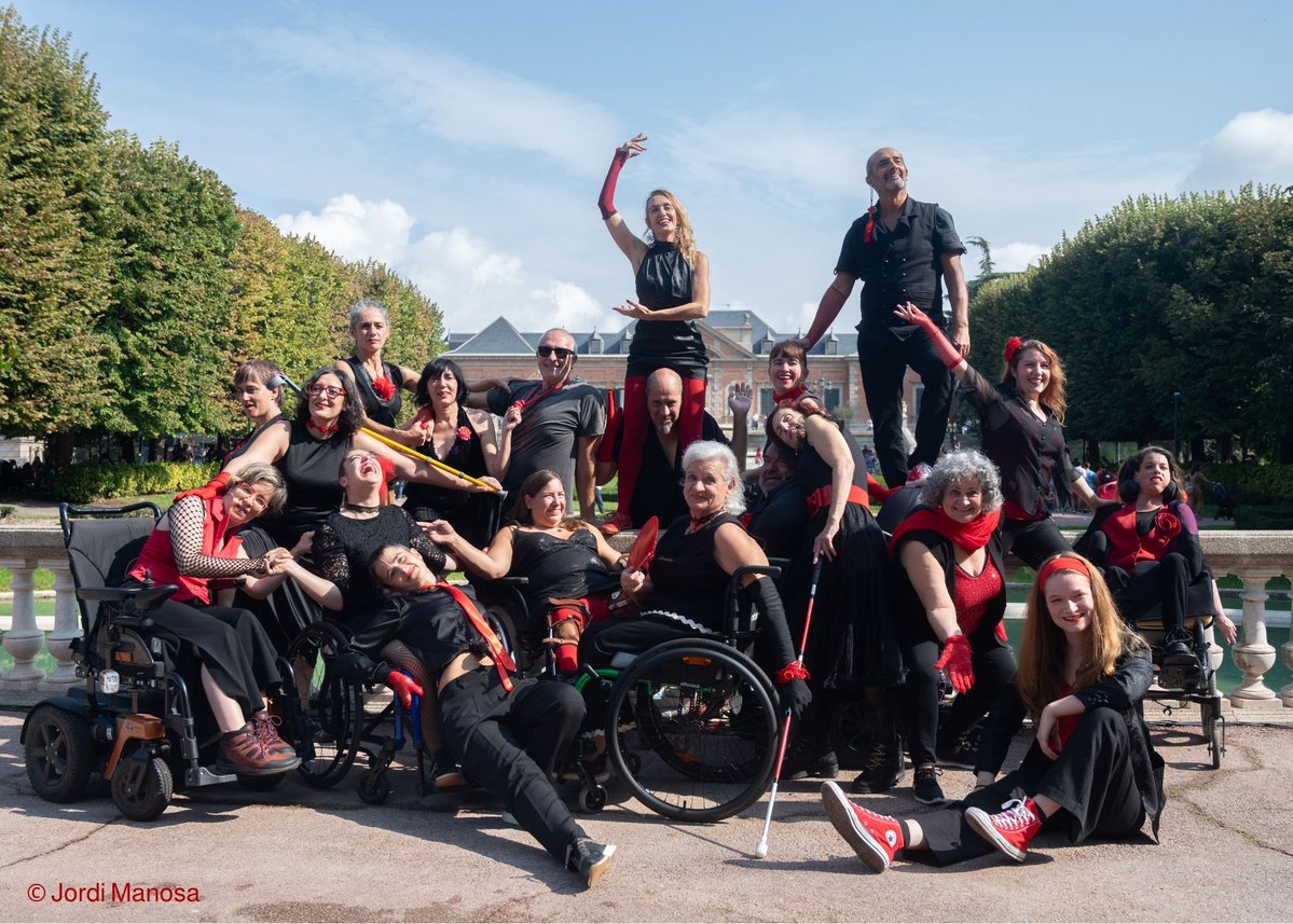 institutteatre's tweet photo. #EXPOSICIÓ La dansa sense barreres de Liant la Troca, nova exposició del
@cdmae_it
l’Institut del Teatre 
Del 19 de febrer al 17 de maig al vestíbul del Teatre Estudi. 
Inauguració dijous 19 de febrer a les 18h a l'auditori https://t.co/ZLto4XnTTg https://t.co/fNVN97cN3p