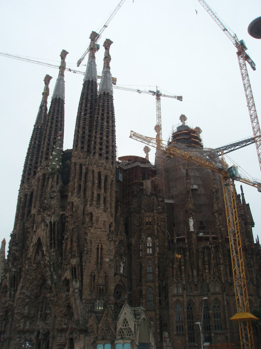 わいサグラダファミリア行った時まだこんなんだったのに🥺