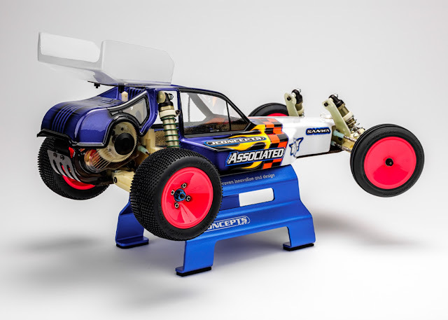 ブログ更新しました！] XRAYから「XB8'26 1/8ニトロバギー」が登場