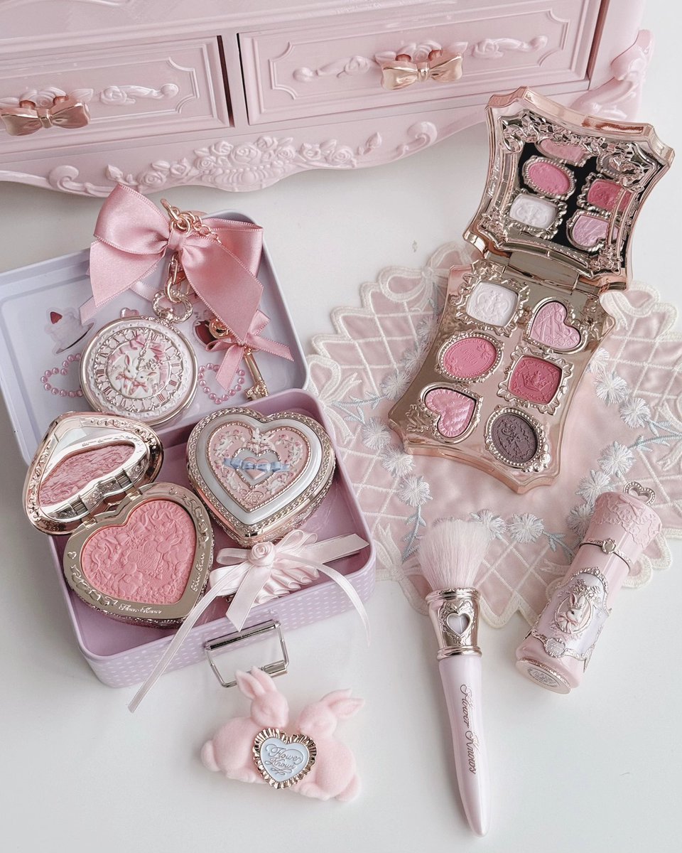 みーちゃんみたいなコスメやっぱ気になるな、うむむ