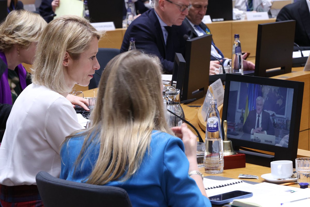 Today at the EU Foreign Affairs Council I reiterated that Hungarian and Slovak ultimatums should be directed only to the Kremlin.

These two countries cannot hold the entire EU hostage. We call on both to engage in constructive cooperation and responsible behaviour.

Ahead of the