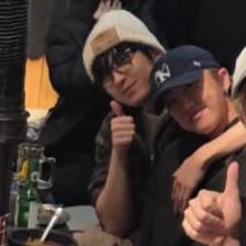 와  진짜 크게 웄음 포즈 달라진 거 확인,