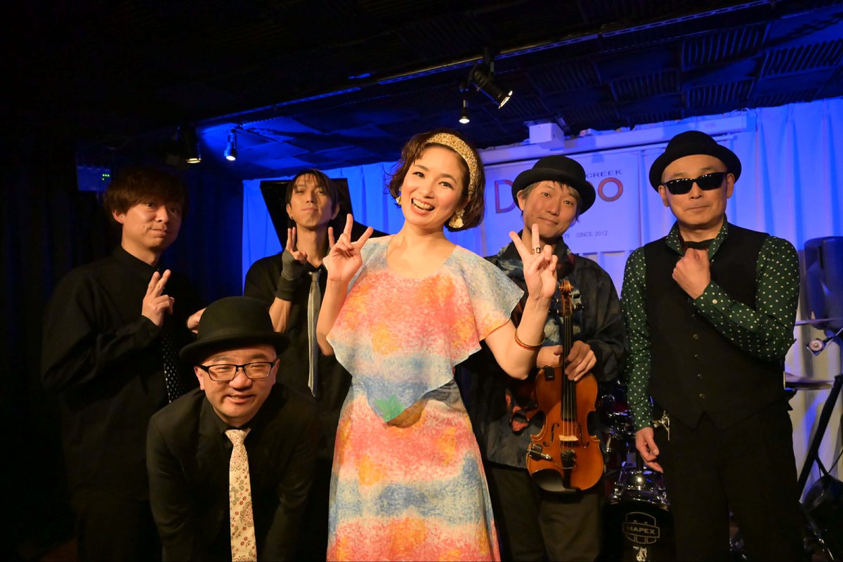 Kyoko_ballad's tweet photo. 2月21日、私の誕生日スペシャルライブにお越しくださったみなさま、ありがとうございました❣️
たくさんの方に祝っていただけて、とりわけ大きな節目の今年の誕生日は特別に嬉しい1日でした。
50歳って…素敵な年齢になった気がしています✨
今後少しでも健やかに歌い続けられる事を目指していきます☺️ https://t.co/1M1fhgpgEs