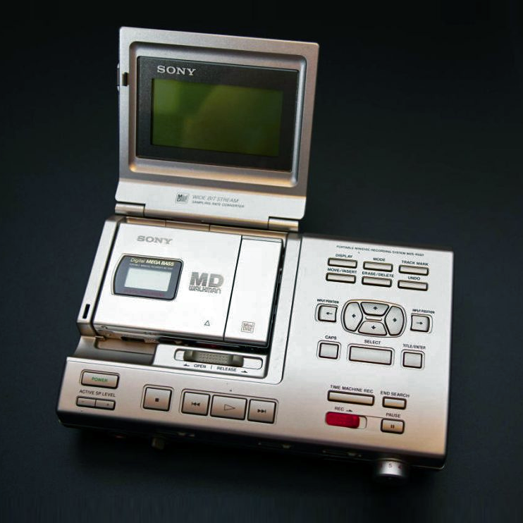 編集機能がステーション部に集約され、MDウォークマン部が脱着できます。