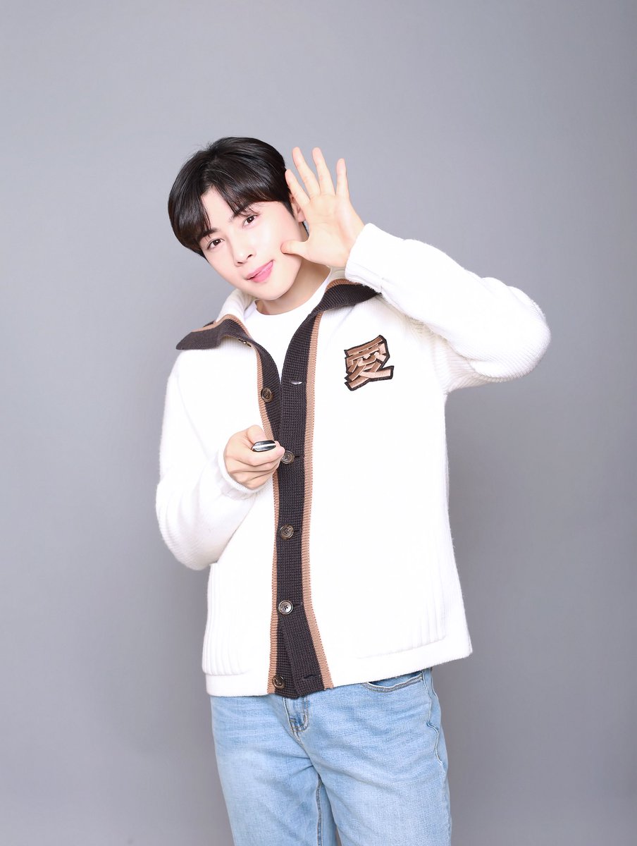 aroha_hsuan's tweet photo. 5주년의 풋풋함에서
10주년의 단단함까지

항상 그 자리에 있어줘서,
한 번도 떠나지 않아줘서 고마워요 🤍

#아스트로10주년_영원히빛날별들 https://t.co/WolTreJY1k
