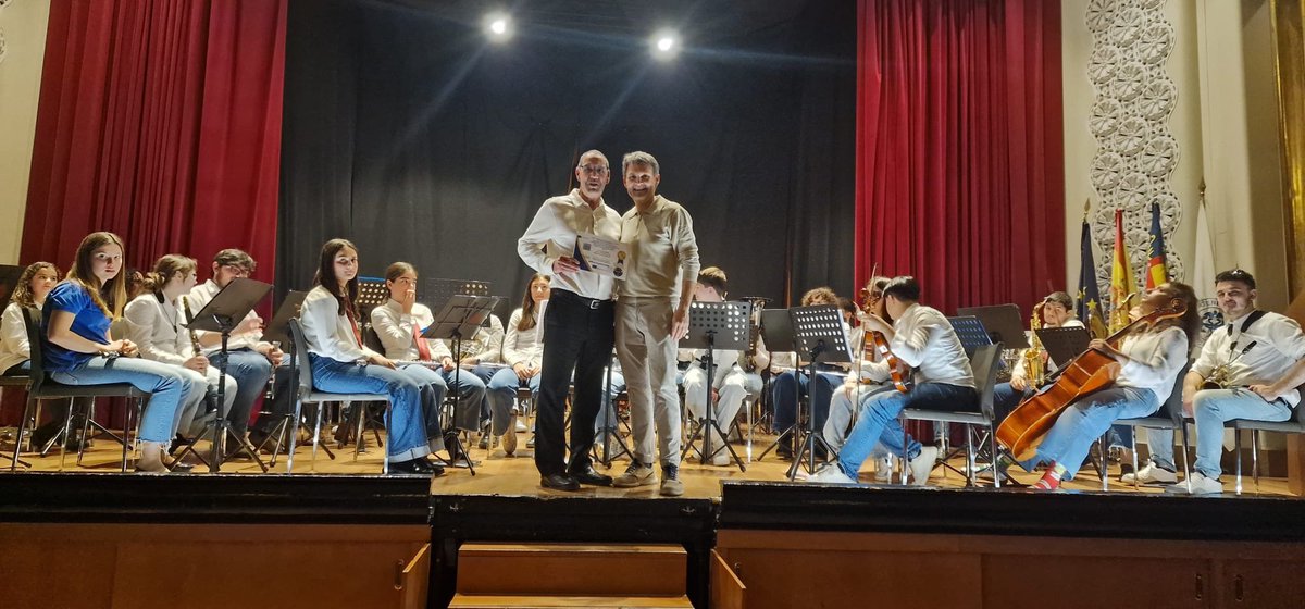compositorml's tweet photo. 🎼🎶 🇵🇹🇪🇸 Um grande momento que fica na história de vida.Estreia Mundial da obra "NAS ONDAS DA VIDA" executada pela Banda União Musical Padre Basté 🇪🇦  Comune di Radicofani 🇮🇹 no Ateneo Mercantil de Valencia, e onde tive a honra de dirigir o mesmo como maestro convidado. 🎼🎶🇵🇹🇪🇸 https://t.co/kfM52LgAmy