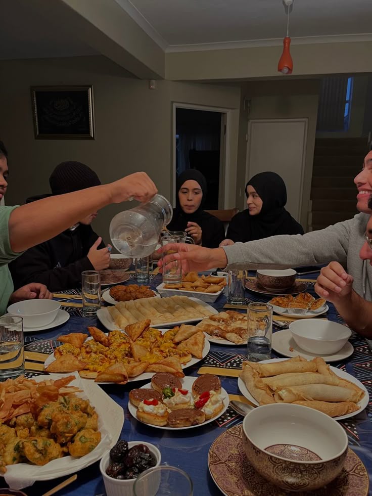 Usman_Kurama's tweet photo. Another day of fasting completed. Another night of worship ahead. Don’t waste it scrolling. Close the app and open the Qur'an. 📖 #Quran #DigitalDetox #ProductiveMuslim #RamadanNight https://t.co/EN8xrkNAbS