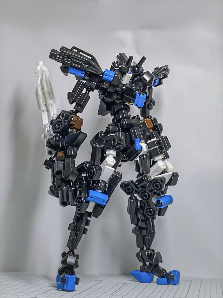 これは手持ちパーツ数の都合上一時的に差し色を変更しているライバル機
#アソブロック #ASOBLOCK