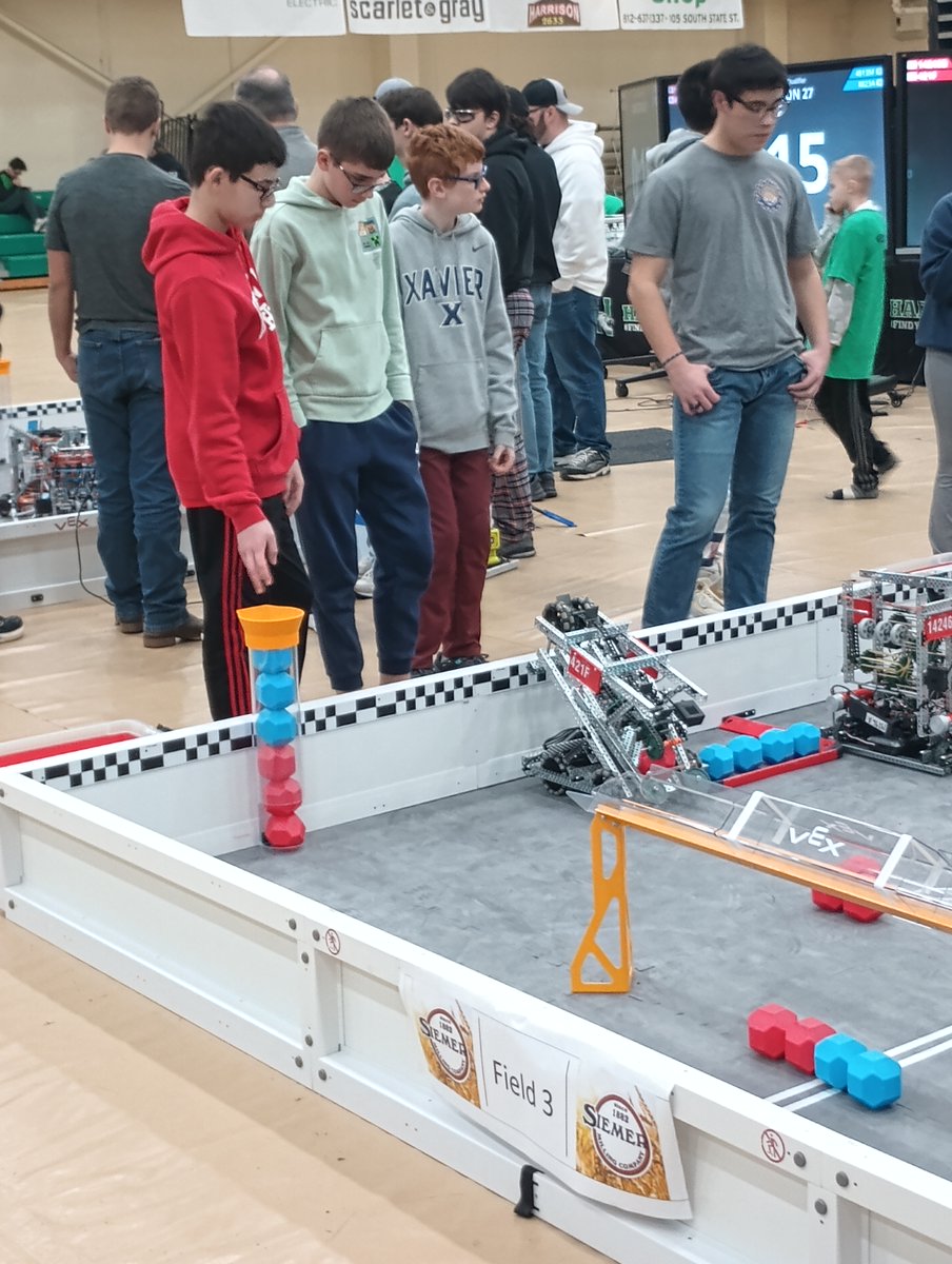 The Robotics team competed at Harrison over the weekend against tough competition! Great effort from all 3 of our groups! Our middle school team 421F and High School team 421C both made it to the sweet 16! #IHPromise @indianhillschools @ihmiddlebraves @indian_hill_ms