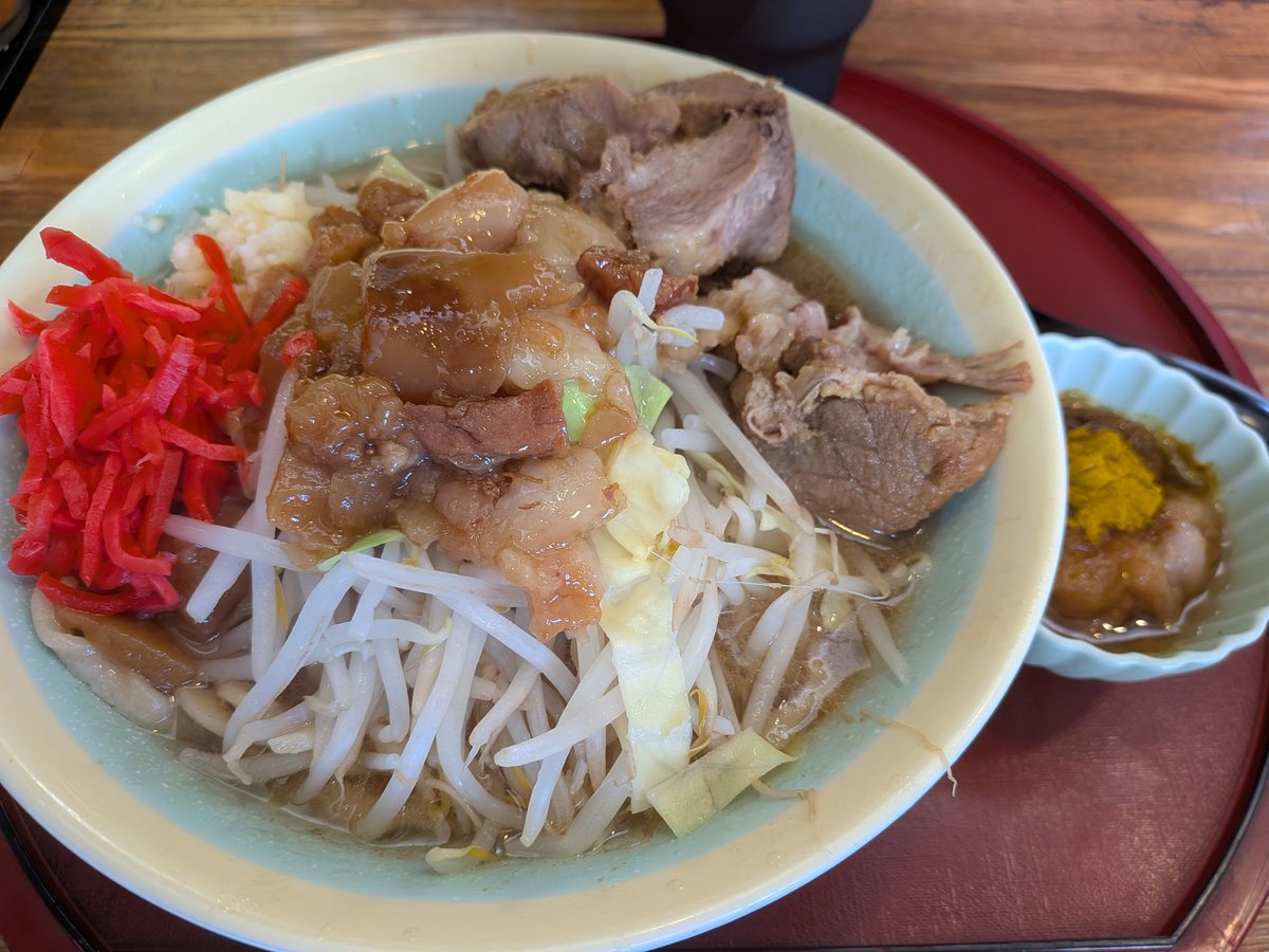 tsushiy's tweet photo. 3連休ですが暫く絶っていた二郎系ラーメンを🍜
勿論　近所の仙川めじさん
#ラーメンめじ
#二郎系ラーメン
#仙川グルメ
21日は木耳トッピングサービス🆓
23日は久々の店主さん製

ごちそうさまでした🤗 https://t.co/ywUuLgi38M