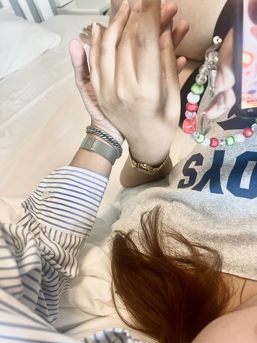 𝐓.ธาร tweet media