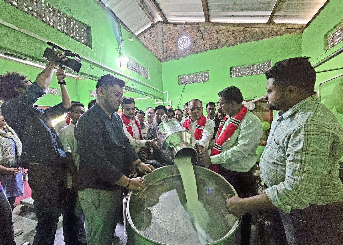 CDCJonai's tweet photo. A new Bulk Milk Cooling Unit was inaugurated today by MLA of Jonai LAC, Shri Bhubon Pegu, in the presence of CDC of Jonai,Shri Anand Malhotra,IAS boosting dairy development,ensuring quality preservation of milk,and strengthening farmers’ livelihoods.
@dhemaji_dc @diprassam https://t.co/v3brXzjXwA