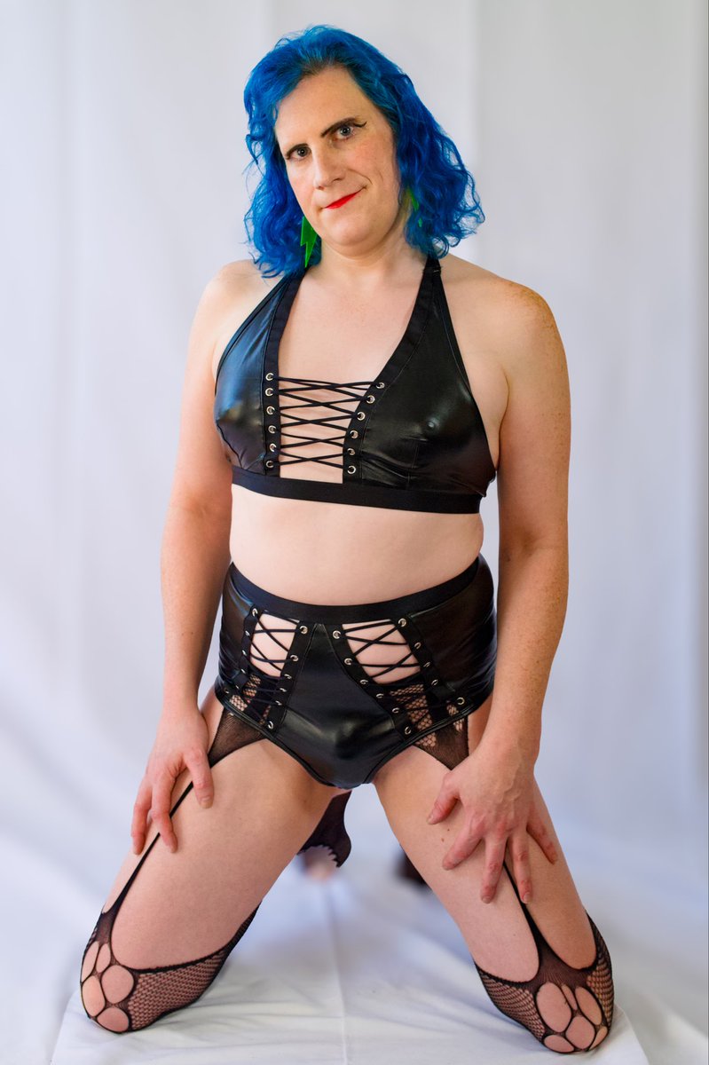 opalmaddoxxx's tweet photo. Domme mode

#trans #nsfw #tgirl #t4t #transporn #transfem #mtf #transfemme #slut https://t.co/5MjYqj3r2X