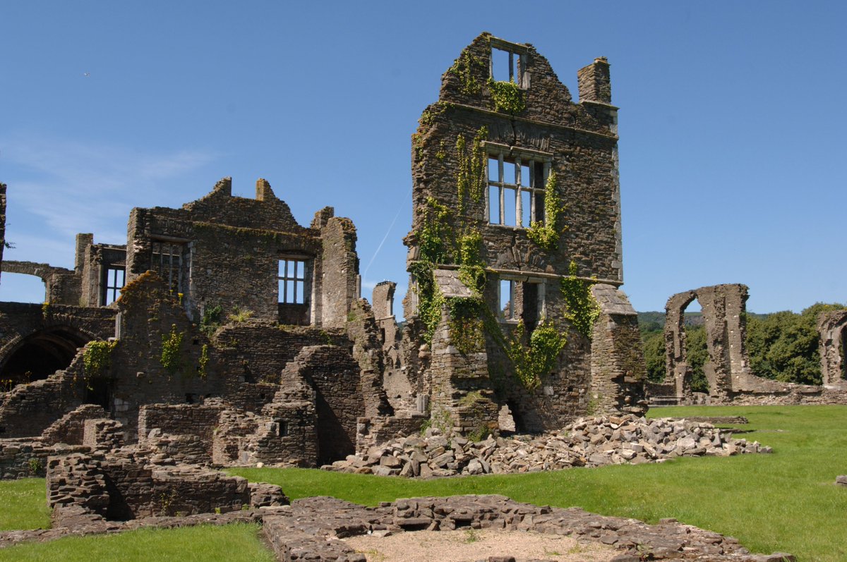 Dramatic Heart of Wales tweet media