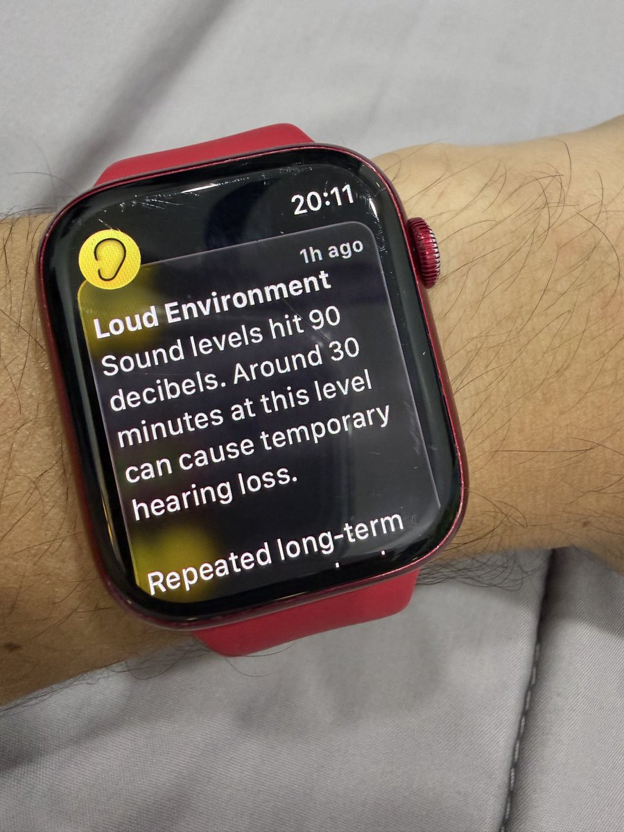 amonlyhuman1's tweet photo. My watch even alerted me that the noise level had exceeded 90 decibels. It made me think about the daily commuters who have to endure this every single day just to get home. No one should have to brace themselves against that level of noise as part of their routine. https://t.co/waTXHobkXn