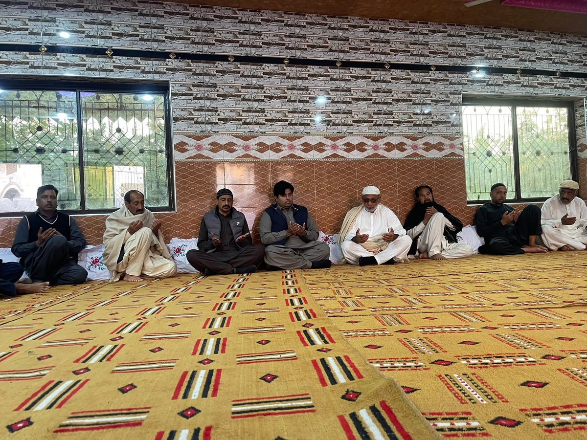 NadeemKaira1's tweet photo. کرنانہ میں میرے فرزند چودھری محمد اصغر کائرہ نے نور محمد صاحب کے بھتیجے کی وفات پر اہلخانہ سے اظہار تعزیت اور فاتحہ خوانی کی۔ https://t.co/BU3o2zazBU