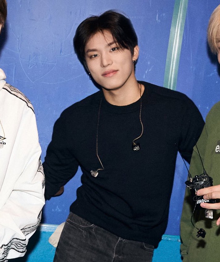 SO HANDSOME ><
