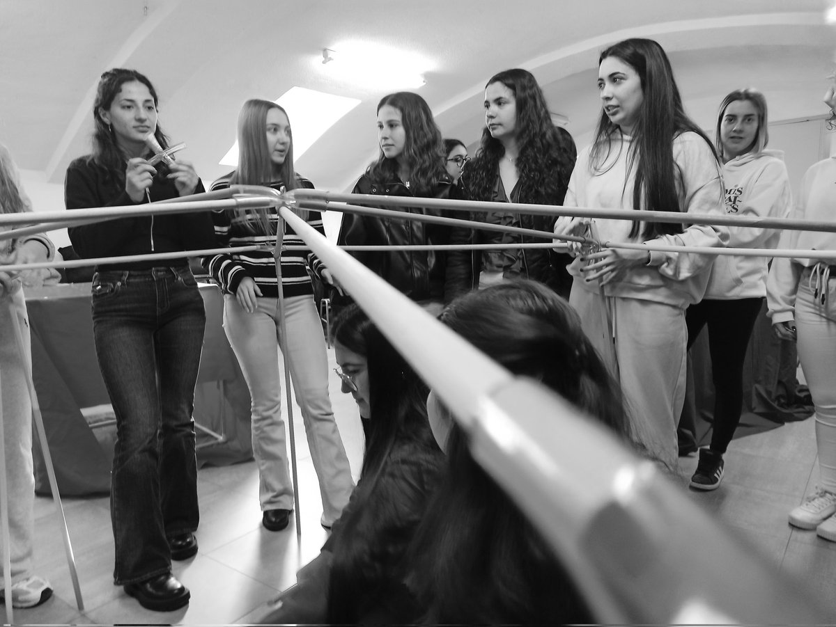 iesfrojas's tweet photo. #AulaEmpresaCyL Nos abre la posibilidad de formarnos en la Importancia de los Materiales y los Espacios en el Juego Libre. La Escuela Infantil Katiuskas nos acompañará durante 2 sesiones que servirán para la generación de espacios de juego en nuestras escuelas de prácticas https://t.co/CJfklRPRxG