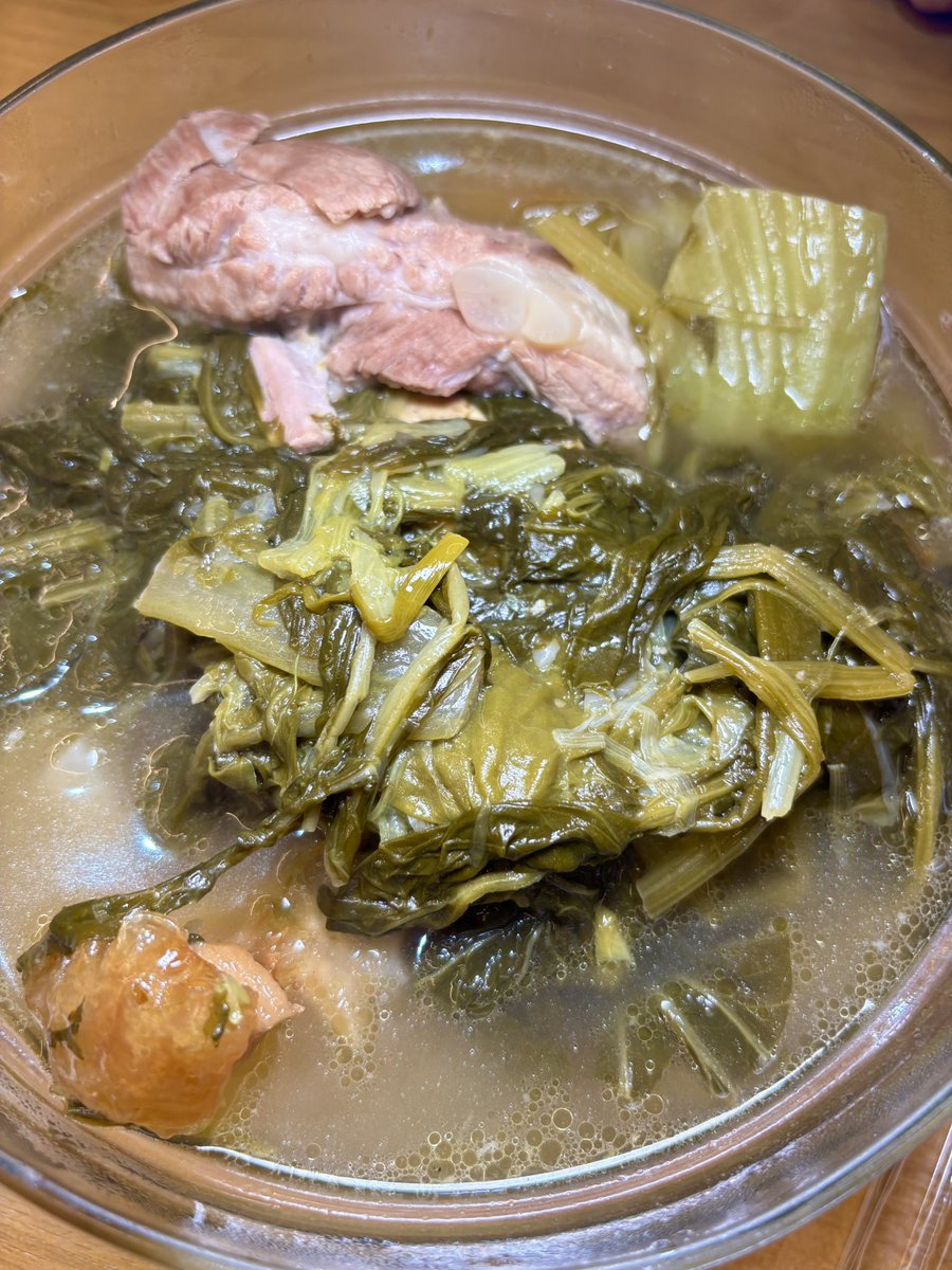 ตามธรรมเนียมวันที่ 7 ของตรุษจีน 初七 วันนี้ต้องกินชิกเอียะฉ่าย 七样菜 ผัก 7 อย่าง

บ้านนี้ก็คือไร้ความสร้างสรรค์ เอามาเขาะจับฉ่ายตลอด นุ่มๆหวานผัก ชอบจังเลยค่ะ เสียอย่างว่าชิกเอียะฉ่ายใส่ขึ้นช่ายไปด้วย ปกติจะไม่ใส่เพราะเราไม่ชอบ🤣🤣🤣
//เทศกาลตรุษจีนจะยาว 15 วัน ไปจบที่หง่วนเซียว