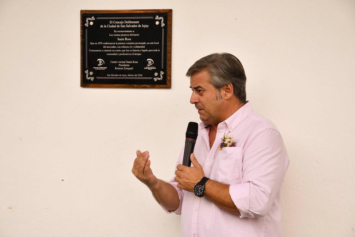 cdjujuy's tweet photo. ��️ Homenaje a la primera comisión Pro Templo en el mercadito del Bº Santa Rosa.

El Concejo Deliberante de San Salvador de Jujuy participó de los festejos y descubrimiento de placa, en conmemoración a los vecinos que en el año 1970 conformaron la primera comisión Pro Templo. https://t.co/6TKluZsJS7