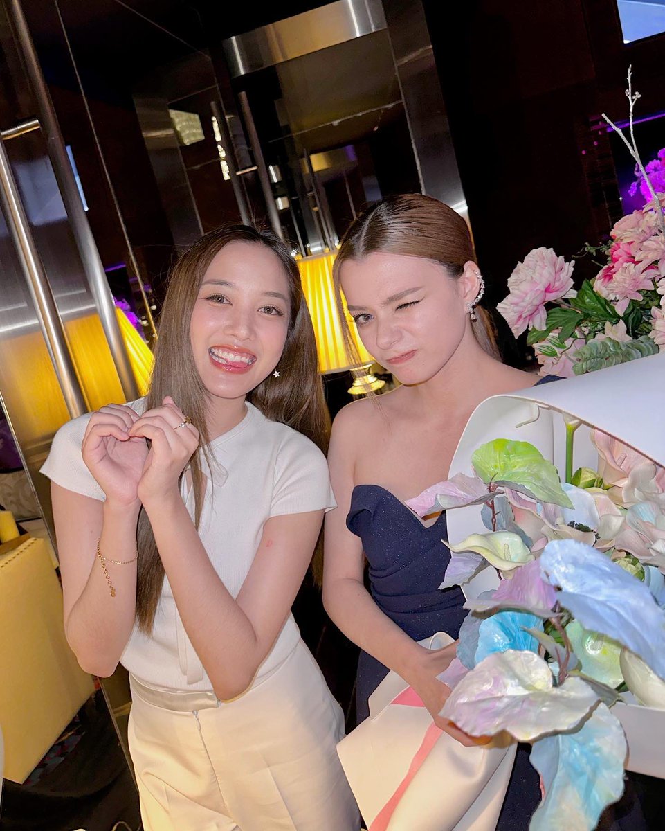 they will never miss a single chance to witness each other’s growth :🤍) 💐

#ฟรีนเบค #FreenBecky
#srchafreen #beckysangels