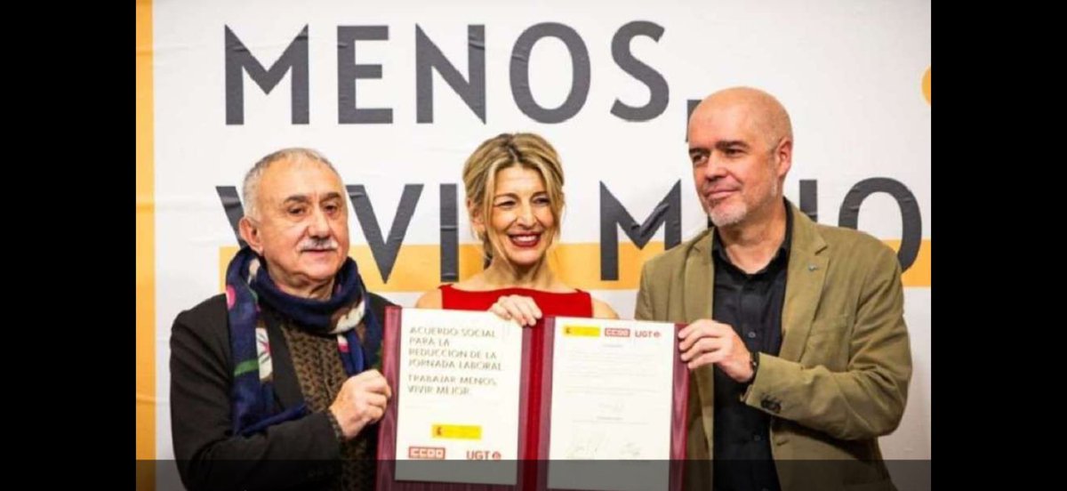 Aquí la ministra de “trabajemos lo menos posible, aunque se hunda el país”, acompañada por sus dos empleados a los que paga (y muy bien) con el dinero de todos los españoles.

Estos tres viven de lo que Hacienda te roba.

(Panda de golfos y vagos !!!)