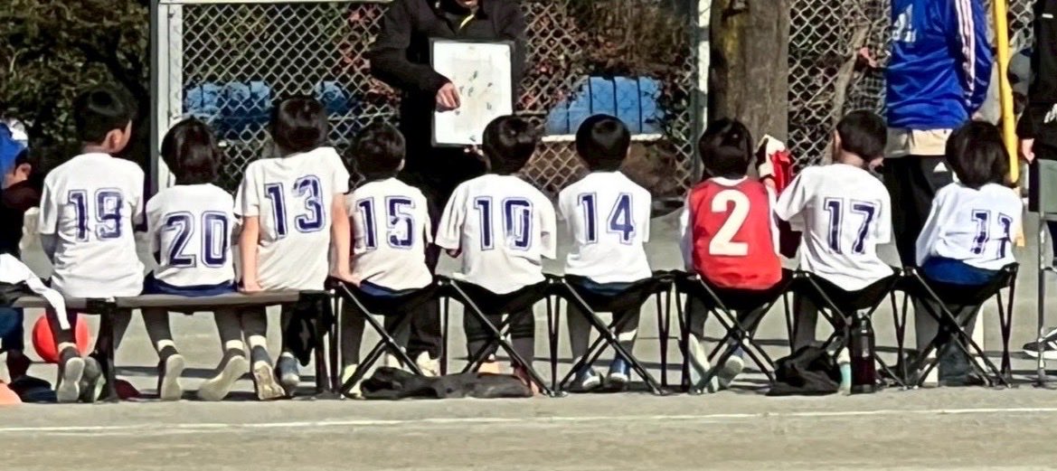 ClubKitano's tweet photo. 2/22  3年  荒幡南TM（荒幡小）
0-2,2-0（ﾖｳﾀ,ﾕｳｶﾞ）

インターセプトを狙う意識が高まっている分、相手に寄せるのが早くなってきていて👌
ただ、足先だけで行ってしまい、簡単に抜かれてしまう場面も多いので、もっと粘り強い守りをしていきましょう! https://t.co/LlqaQnVlYS