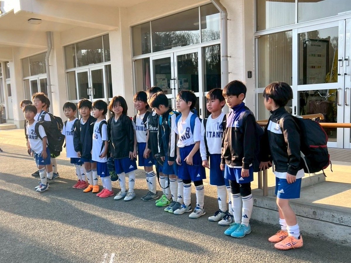 ClubKitano's tweet photo. 2/22  3年  荒幡南TM（荒幡小）
0-2,2-0（ﾖｳﾀ,ﾕｳｶﾞ）

インターセプトを狙う意識が高まっている分、相手に寄せるのが早くなってきていて👌
ただ、足先だけで行ってしまい、簡単に抜かれてしまう場面も多いので、もっと粘り強い守りをしていきましょう! https://t.co/LlqaQnVlYS