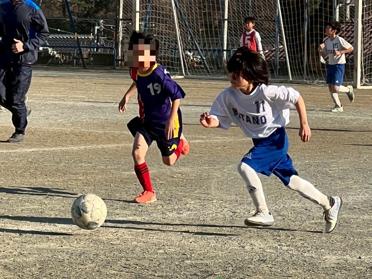ClubKitano's tweet photo. 2/22  3年  荒幡南TM（荒幡小）
0-2,2-0（ﾖｳﾀ,ﾕｳｶﾞ）

インターセプトを狙う意識が高まっている分、相手に寄せるのが早くなってきていて👌
ただ、足先だけで行ってしまい、簡単に抜かれてしまう場面も多いので、もっと粘り強い守りをしていきましょう! https://t.co/LlqaQnVlYS