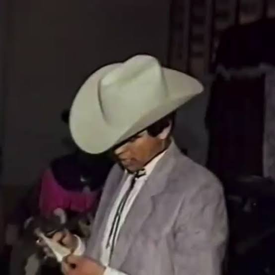 <a href="/creepydotorg/">Creepy.org</a> Here are more details:

The death of Mexican musician Chalino Sánchez, known as the "Godfather of Narcocorridos," occurred on May 16, 1992, following a final performance at the Salón Bugambilias in Culiacán, Sinaloa.

During that show, a member of the audience handed him a folded