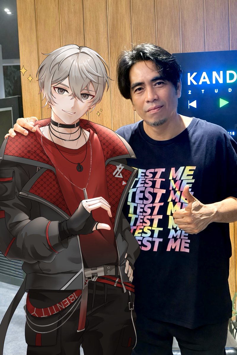 เมื่อเดือนก่อน ผมได้มีโอกาสไปอัดกลองที่ห้อง Kandee Studio(เพลงนี้แหละ) ได้มีโอกาสเจอพี่ Aof Big Ass เลยถือโอกาสชวนมางาน debut ของผมในวันที่ 1 มีนานี้เลย ดีใจที่ได้เจอนะครับพี่ ตั้งแต่พี่ไปบริหารเต็มตัว ไม่ค่อยได้เจอกันเลยครับ ถึงแม้ผมจะไปอัดที่ห้องพี่บ่อยๆก็เถอะ