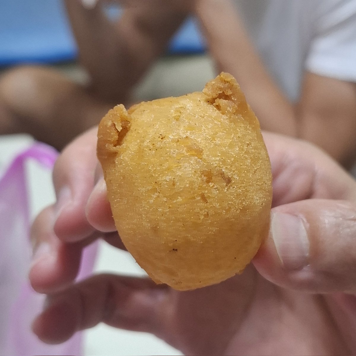 実家、台南に帰りました！暑いよー－
夜市で美味しいものいっぱい買った❤️
なんとネコ耳カタチの芋ボール（地瓜球）を発見🙇‍♀️✨️