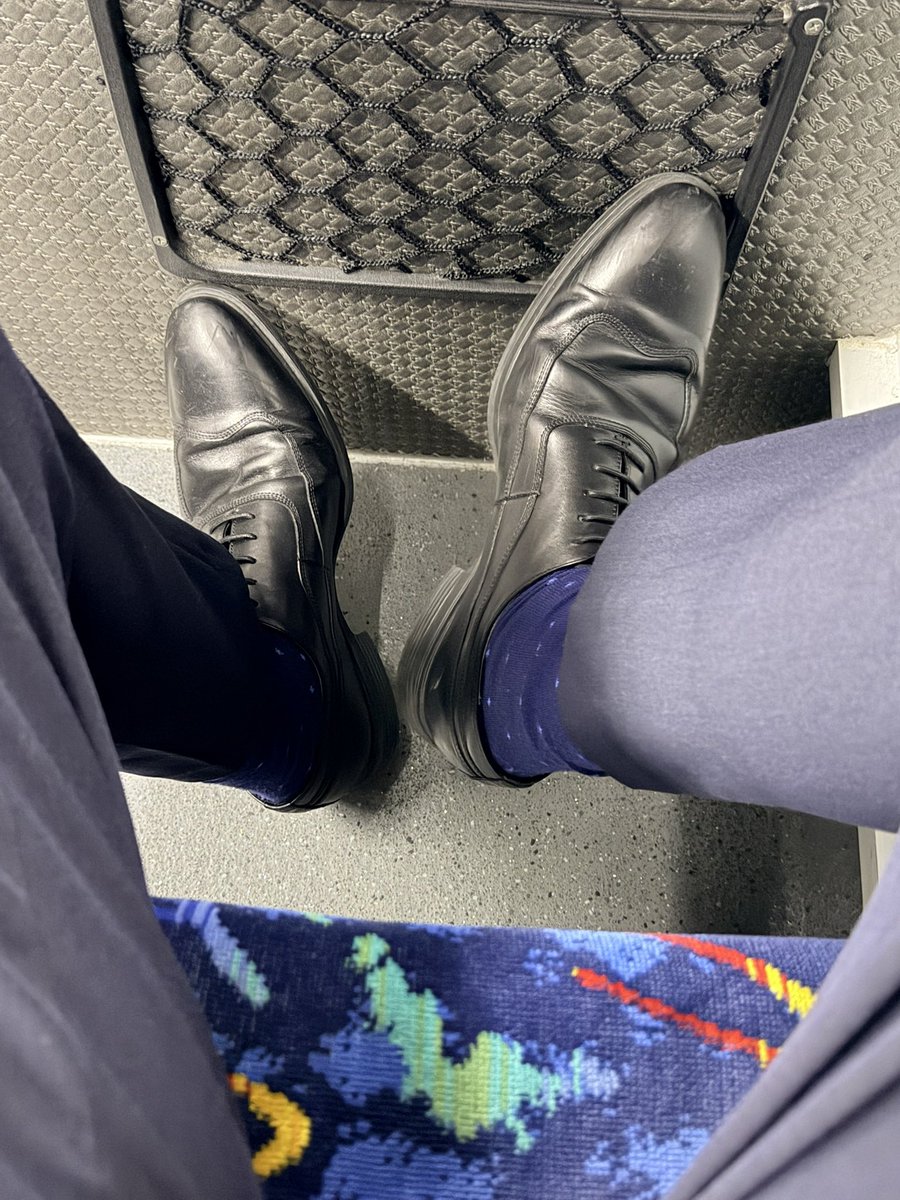 dressshoesfucker (@suitofficer) on Twitter photo 