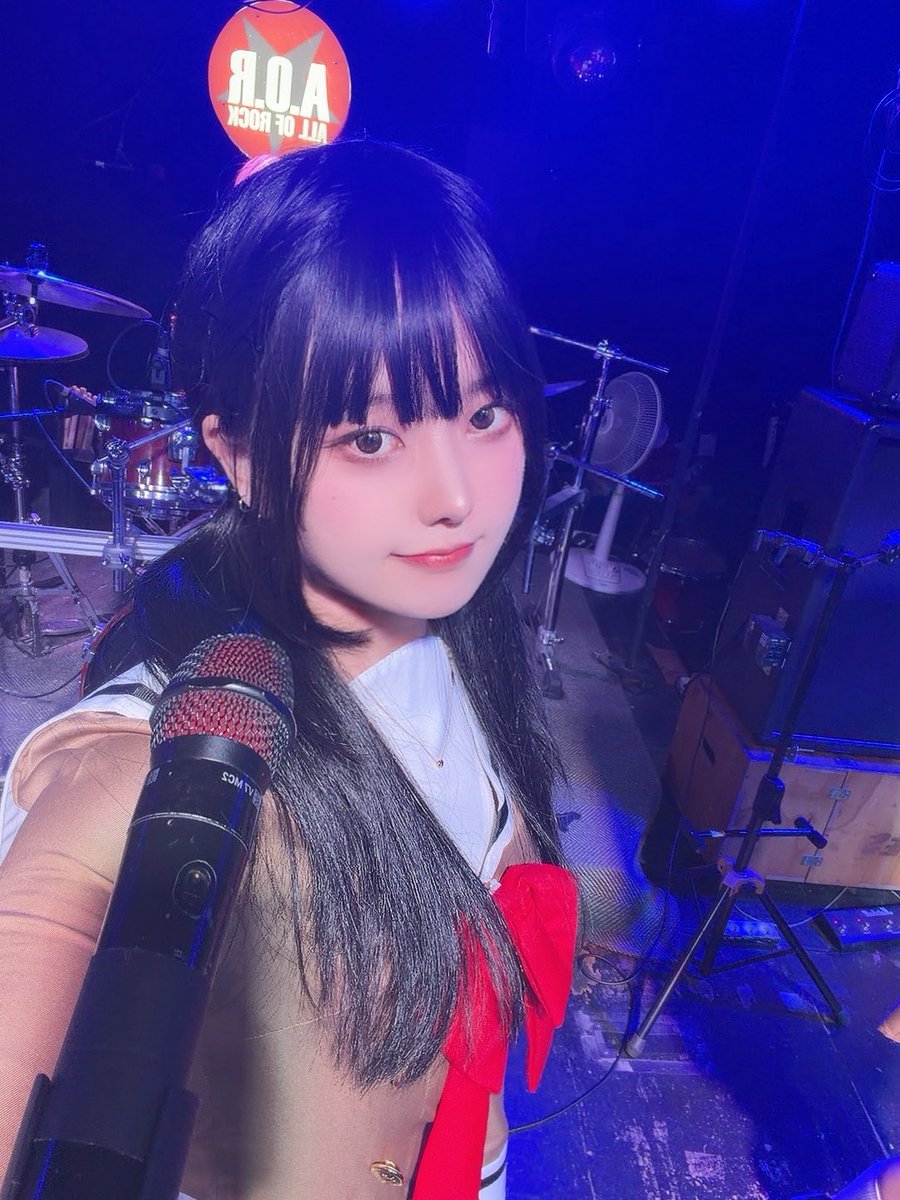 #DoDoDo2후기

첫 순서인 clumsy19 보컬 츄야입니다! 많은 분들이 보러 와주셔서 정말 행복했습니다!! ₍ᐢ..ᐢ₎♡̷
흑 다만.. 너무 많이 .. 실수해서 바보 보컬로 기억하시면 어쩌나 걱정이🥹.. 다음엔 더 잘할거니까 지켜봐주세요!!
함께한 넘 사랑스런 걸밴분들도 고생많으셨어요 다들 사랑해~~🩷