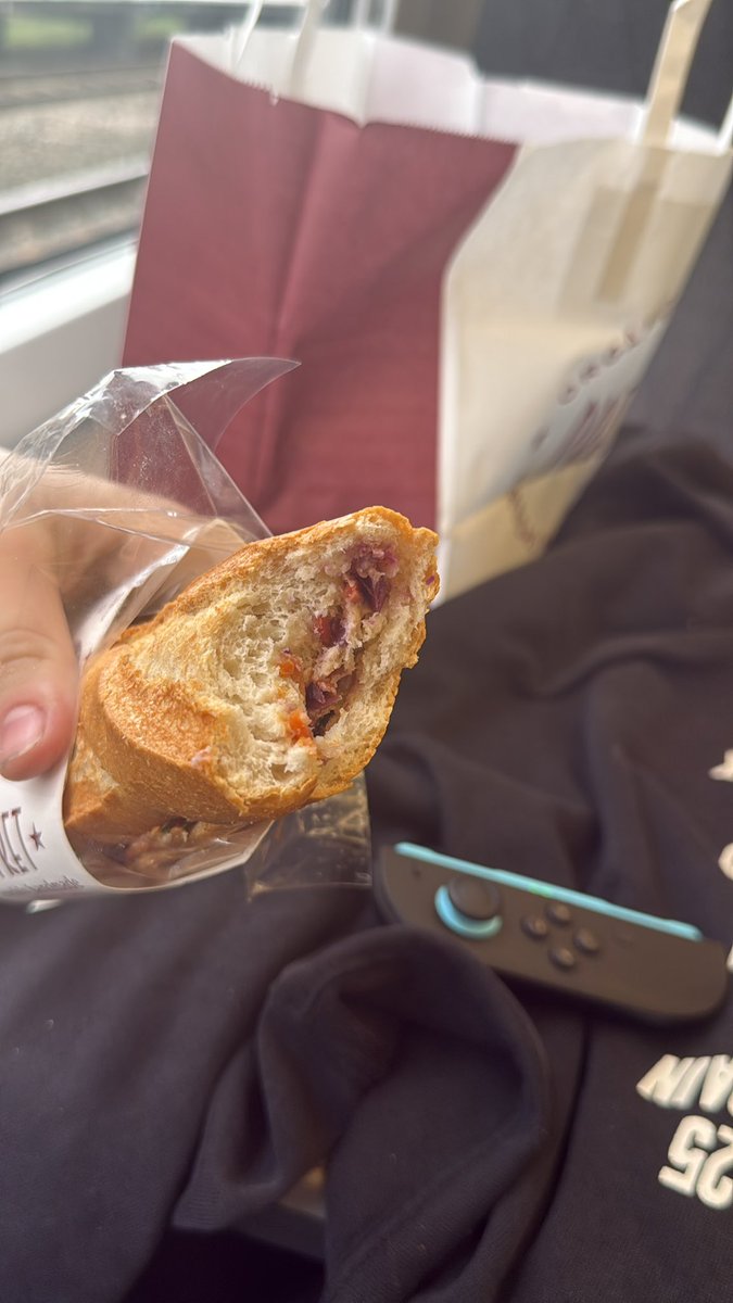 em Emmy ˚✧⁺˳༚ tweet media