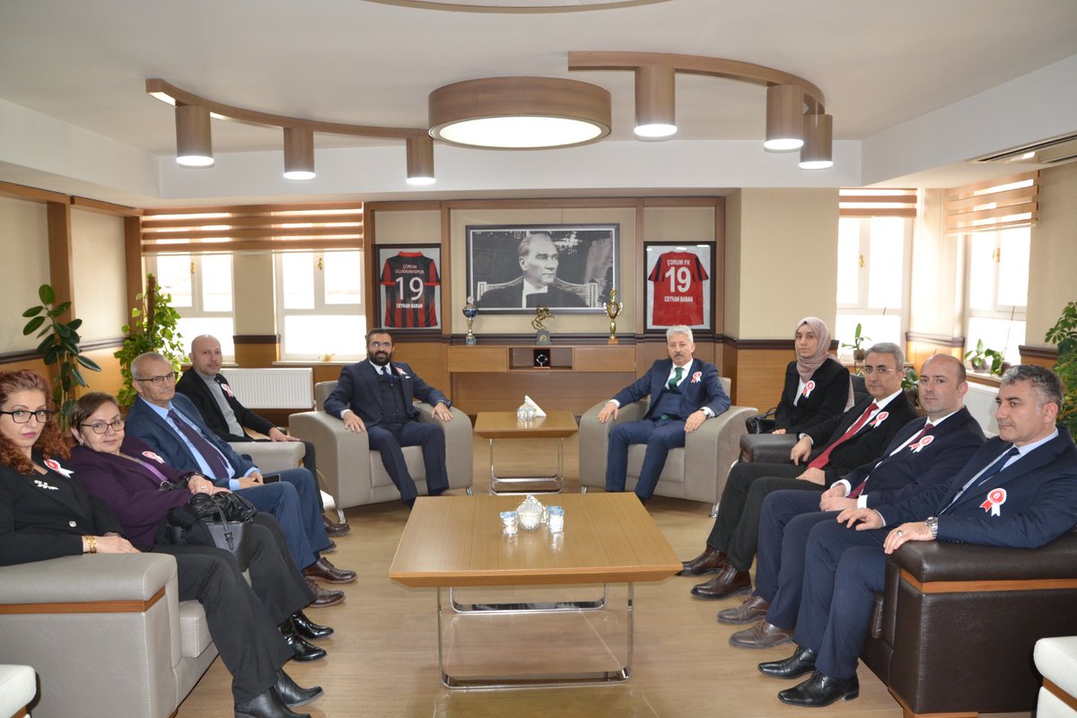 corumsmmmodasi's tweet photo. 37’nci Vergi Haftası kutlamaları kapsamında İl Defterdarı Sayın Erkan CİĞER ve beraberindeki heyet, Başkanımız Ceyhan BARAN ve Yönetim Kurulumuzu ziyaret etti.
Başkanımız Ceyhan BARAN Defterdarımız Sayın Erkan CİĞER ve beraberindeki heyetin Vergi Haftası’nı kutladı. https://t.co/B7YQt8SG7D