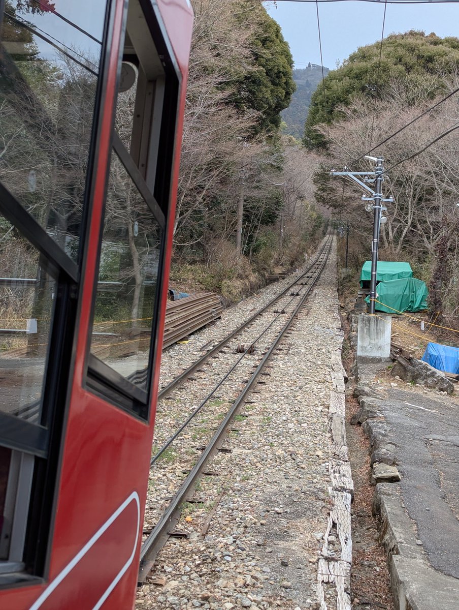 nerudeirinu's tweet photo. 初めて筑波山に行ってきましたー！！！
初心者ルートだったけど、結構キツかった…。
梅祭りもやっててめちゃくちゃいい匂いだった…☺️
筋肉痛よ…明日…来てくれよ…。 https://t.co/GUedWhxsCA