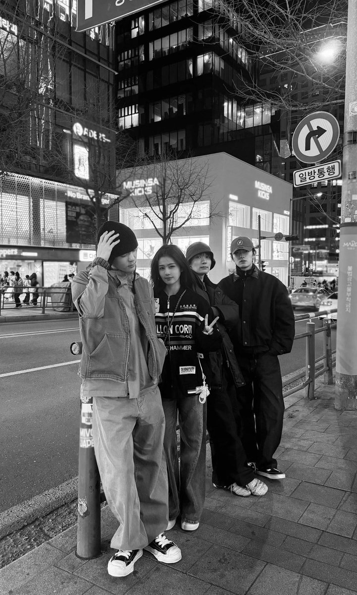 ancilla_space's tweet photo. #Feud gang in Korea 😍

#ZengShunxi #BaiLu #LiangYongqi #ChenHeyi https://t.co/kYJWIDBuys