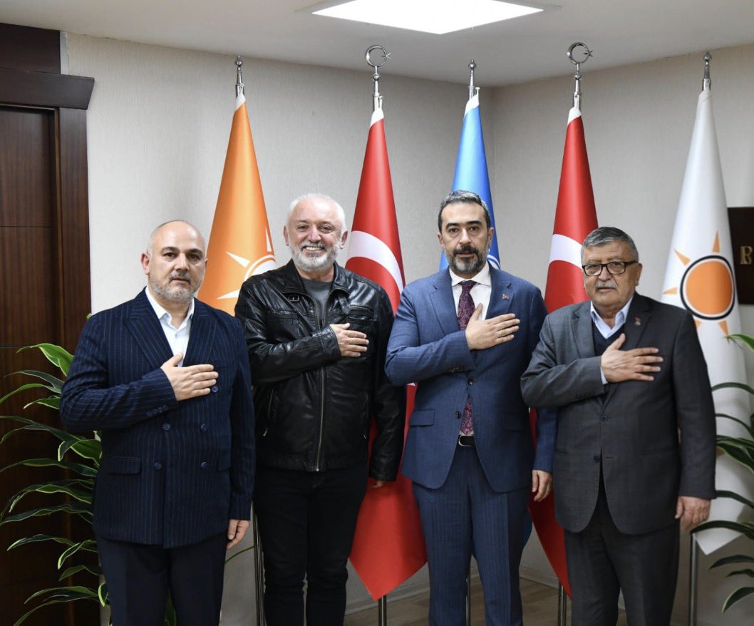 Hüseyin Gazi Vakfımızın Mütevelli Heyeti Başkanlığı’na Sayın ÖZGÜR USLU seçilmiştir!..
Hayırlı olsun!..
Birliğimiz daim olsun!..
🌹🌹🌹