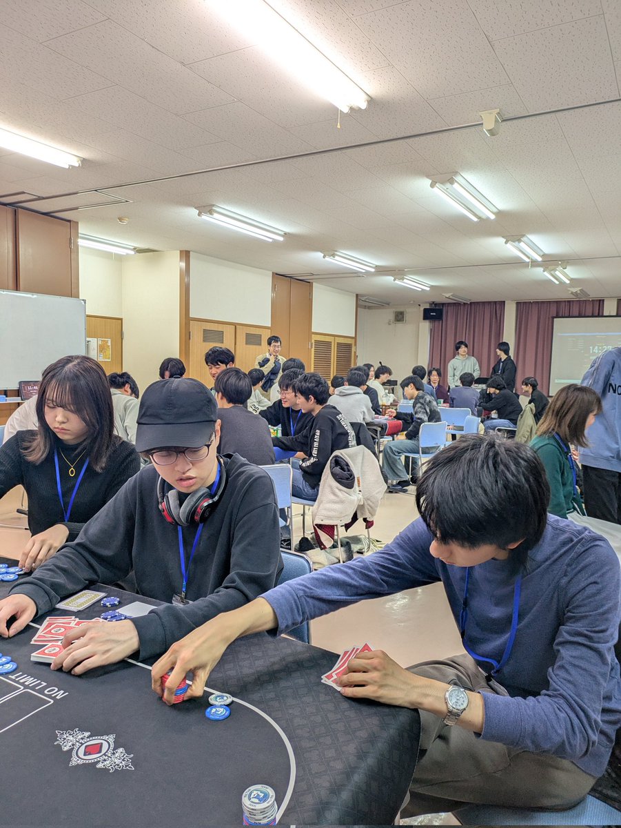 NU_poker's tweet photo. 名大京大合同合宿ありがとうございました！！
夜通しポーカーしたり🃏
すき焼き食べたり🍲🥢
飲み会したり🍾🥂🍻🍶🍸
Main優勝したり…✨🏆✨
最高に楽しかった〜！！！
また次の名京合宿もお願いします🔥🔥🔥
@2023Bigfish
 #春から名大
 #春から京大 https://t.co/0TI4ug8F6D