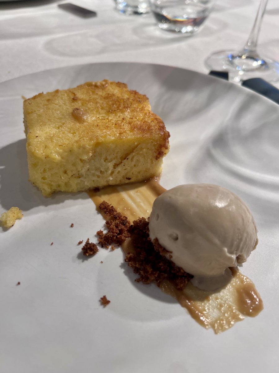 Disfrutando, degustando y celebrando el fin de semana… con #RIOJA mucho mejor!
dominiodenobleza.com
#dominiodenobleza #bodega #vino #gastronomiaTOP