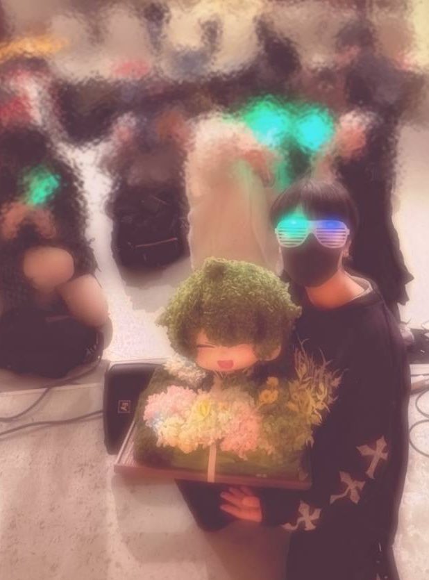 李秋 tweet media