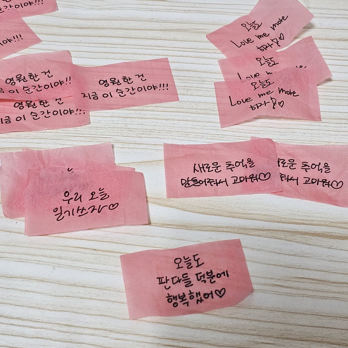 Seal_419's tweet photo. #RT 에이핑크 컨페티 나눔 이벤트 

5종류 1세트 (5명 추첨)

포장비+배송비=2500원 받습니다 https://t.co/1mh1v5kKzC