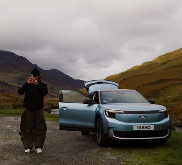 FordFuenlabrada's tweet photo. El nuevo #Ford Explorer no solo te lleva a descubrir paisajes de película, sino que se convierte en el coprotagonista perfecto para que tus fotos de aventura rompan todos los récords de likes 📸🏔️

Pruébalo en nuestras instalaciones. https://t.co/32rlz5I5MZ