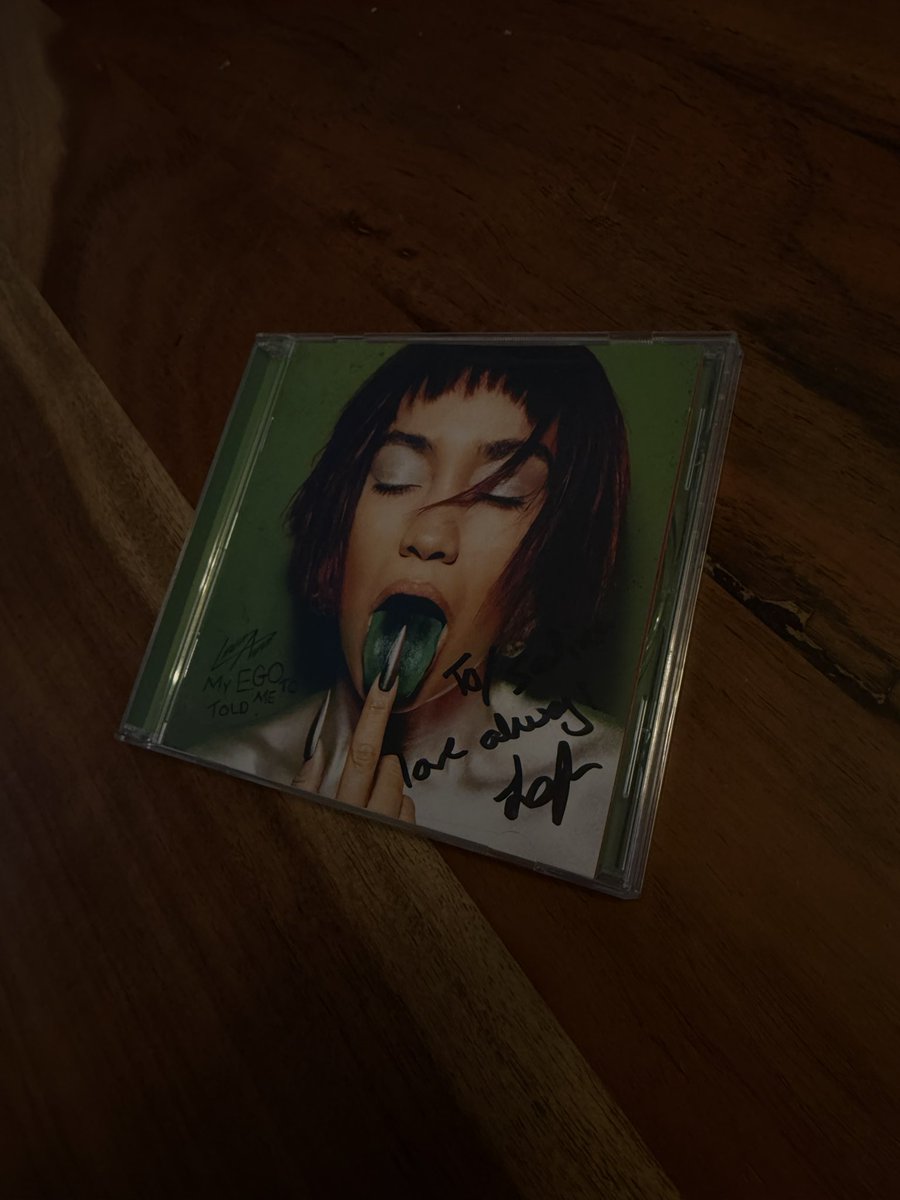 perrievsp's tweet photo. i am the happiest girl in the world right now!!!
thank you so much my queen @LeighAnneMusic 💚💚💚 https://t.co/iDZBow8bSI
