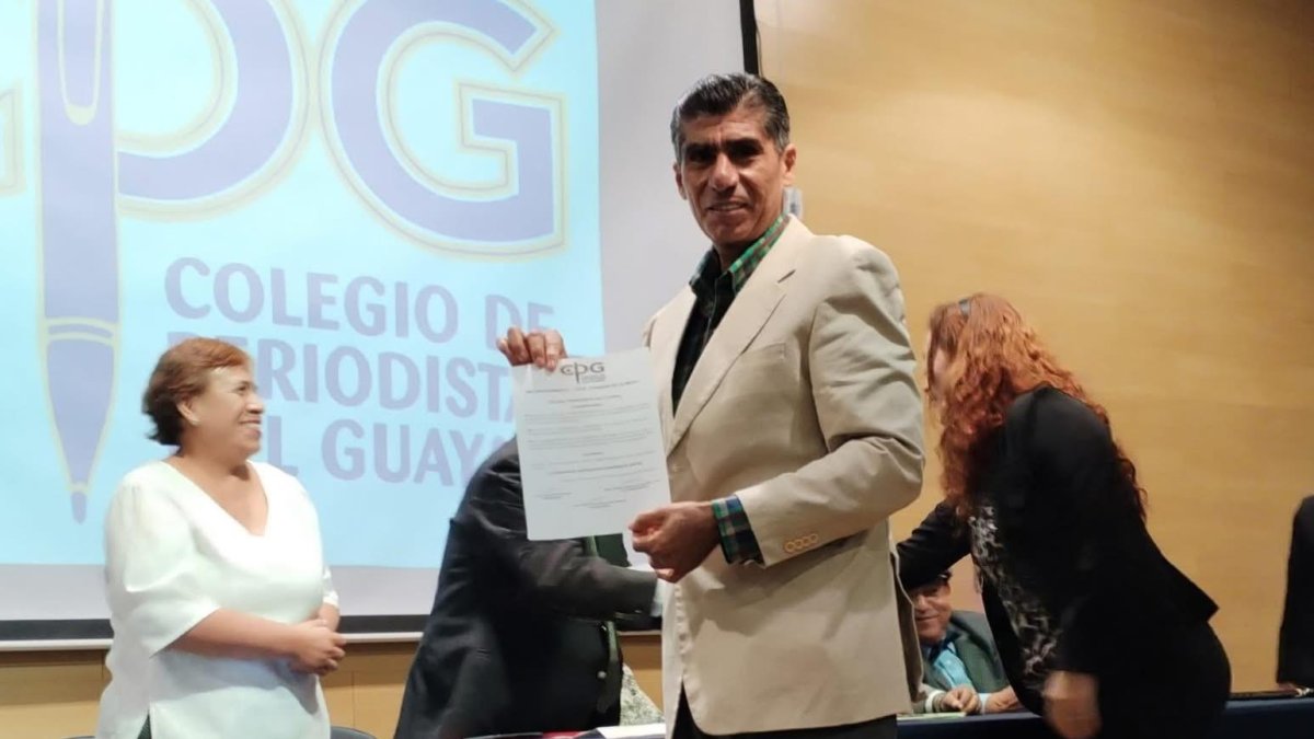DiarioExtraEc's tweet photo. El periodismo ecuatoriano amaneció de luto. La madrugada de este lunes 23 de febrero de 2026, falleció en Guayaquil el comunicador social Napoleón Domenech Ortiz, tras varios años de lucha contra una dura enfermedad.

Los detalles 👉 https://t.co/K8n3gdPJKV https://t.co/LYLlV9Tige