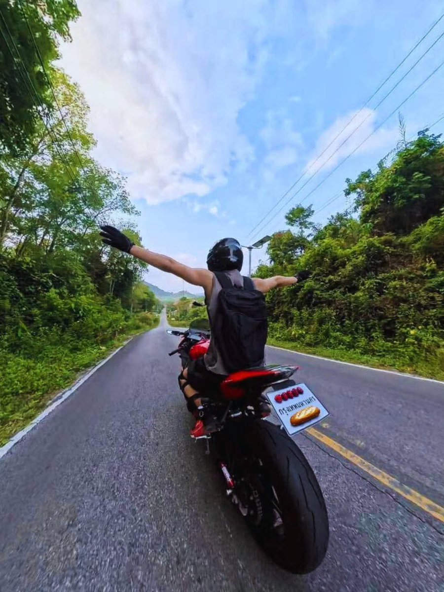 ข้างหน้าจะเป็นยังไงไม่รู้ ไปก่อนเดี๋ยวรู้เอง 
แต่ข้างหลังของคัลแลนจะมีคนที่รักคัลแลนโดยไม่มีเงื่อนไข คอยซัพพอร์ตตลอดเส้นทางเสมอ
บินไปเลย บินไปเท่าที่ใจคุณอยากจะบิน☝️☝️
ร้องไห้แม่งเลยกุ🥹